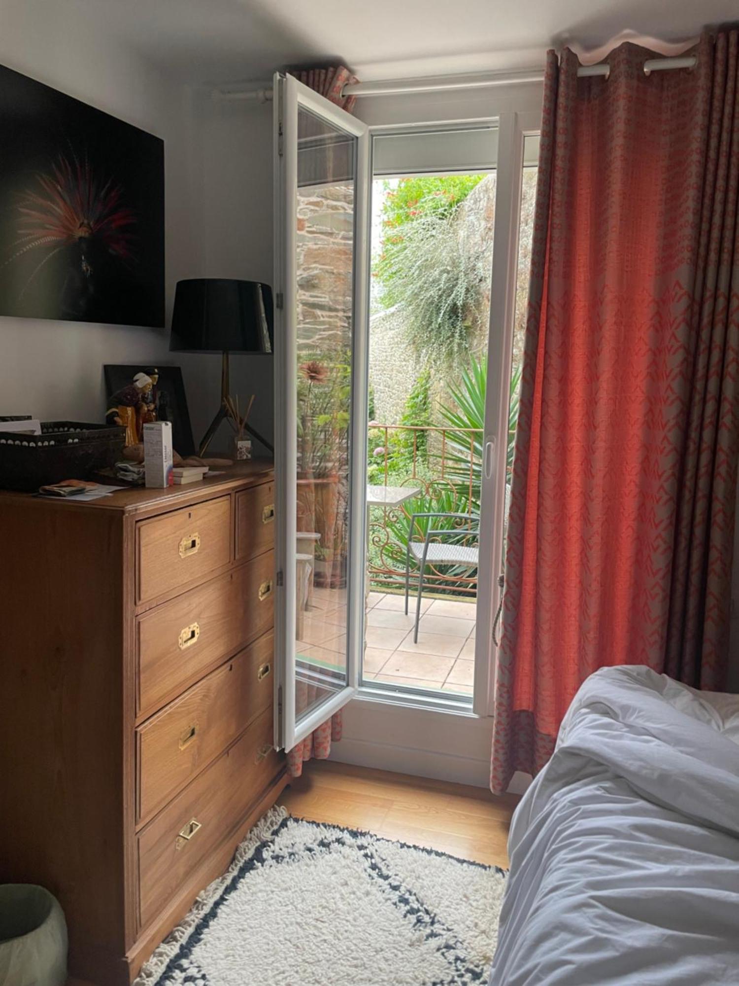 Appartement De 1634 Avec Balcon Au Sud Sur Jardin En Plein Coeur Historique เทรกิเยร์ ภายนอก รูปภาพ