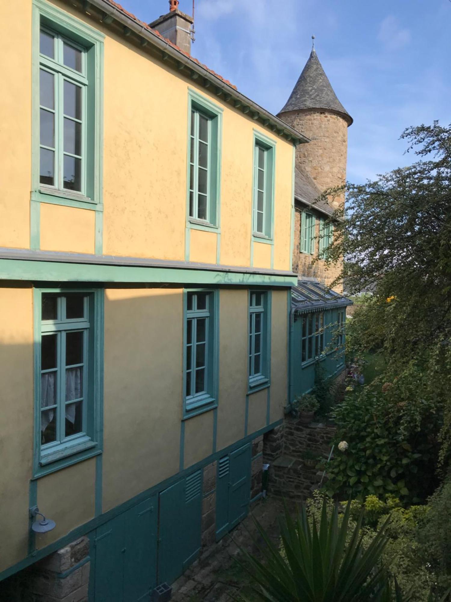 Appartement De 1634 Avec Balcon Au Sud Sur Jardin En Plein Coeur Historique เทรกิเยร์ ภายนอก รูปภาพ
