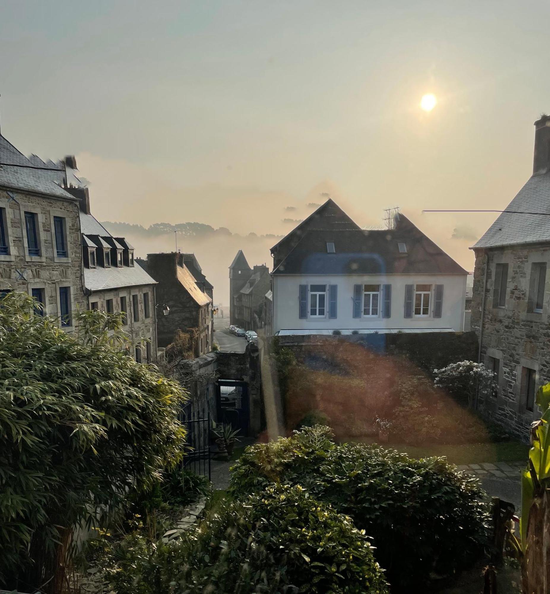 Appartement De 1634 Avec Balcon Au Sud Sur Jardin En Plein Coeur Historique เทรกิเยร์ ภายนอก รูปภาพ